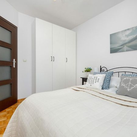 Bukowinska Apartment With Balcony And Parking And Swimming Pool By Noclegi Renters Варшава Екстериор снимка