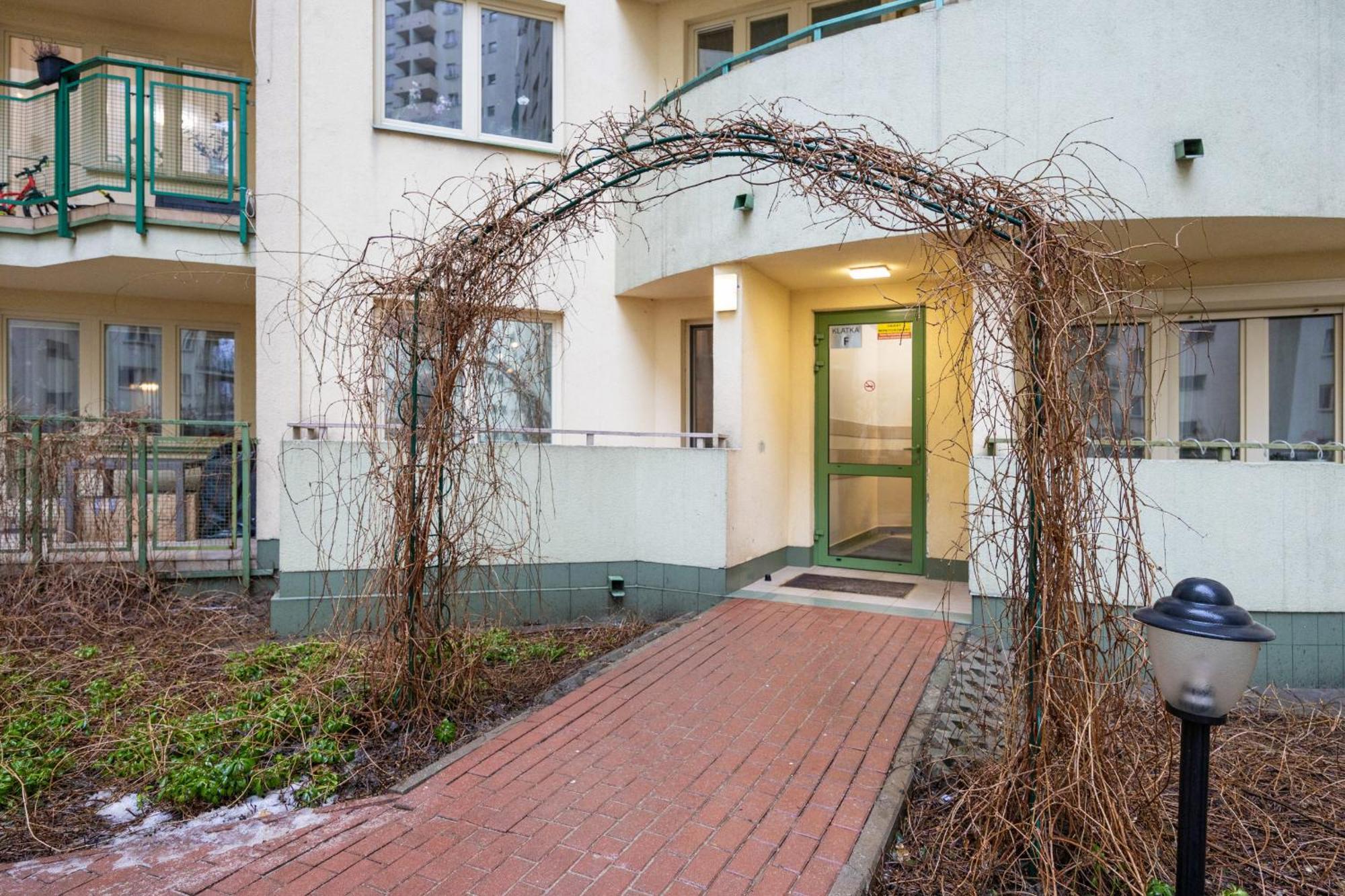 Bukowinska Apartment With Balcony And Parking And Swimming Pool By Noclegi Renters Варшава Екстериор снимка